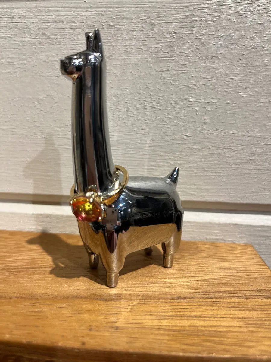 ZOOLA Llama ring holder